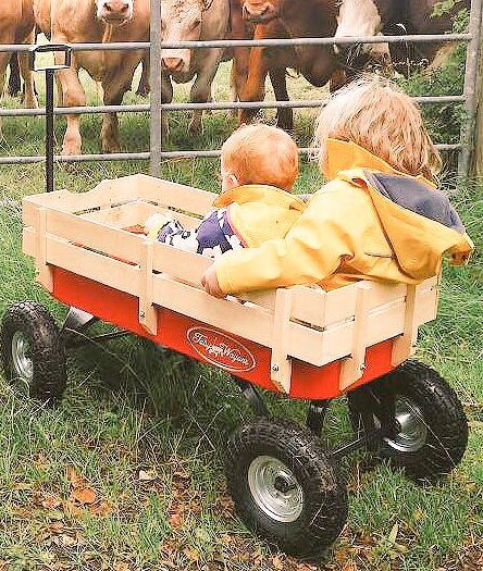 tobywagonsUK's tweet photo. Santa makes Toby Wagons 🎁https://t.co/s7MWrwvv6v #SundayMorning #Marr https://t.co/tVkGHLb2md