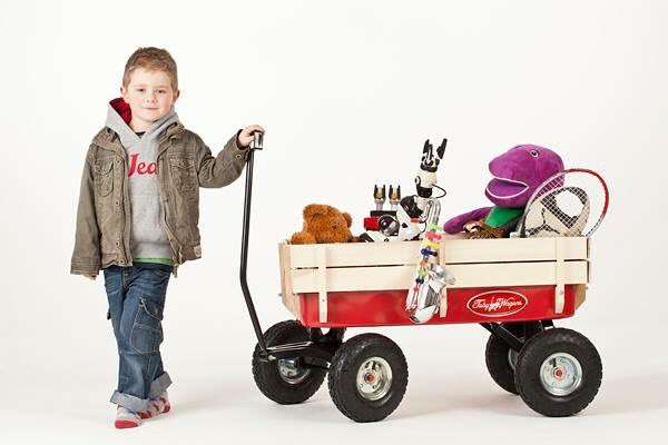 tobywagonsUK's tweet photo. Santa makes Toby Wagons 🎁https://t.co/s7MWrwvv6v #SundayMorning #Marr https://t.co/tVkGHLb2md