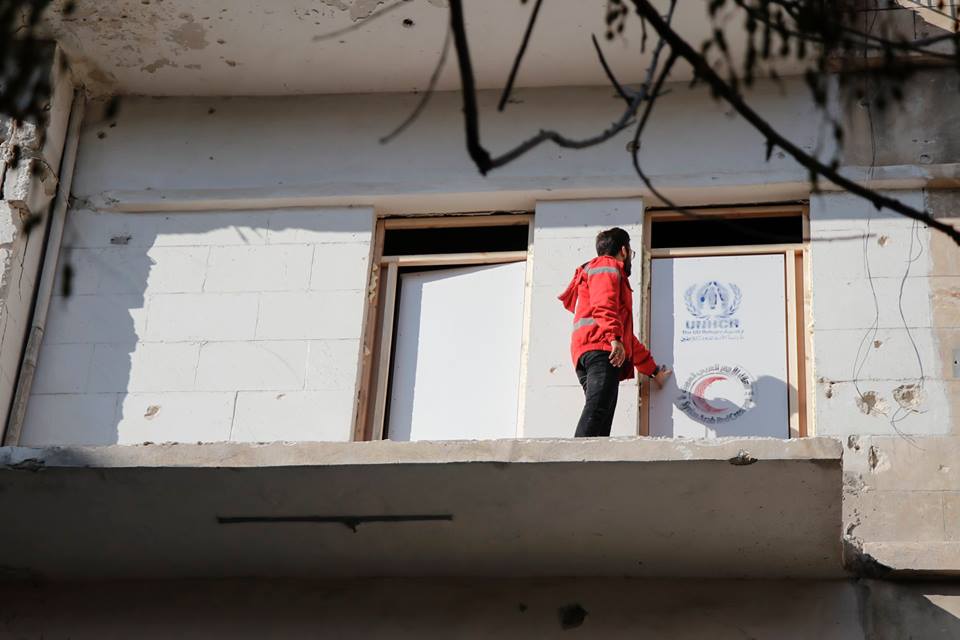 SARC_Aleppo's tweet photo. +800 #returnees can feel secure and enjoy #privacy after the distribution of #shelter_kits &amp; installation of 1054 doors, 209 windows in 140 damaged houses in #Aleppo https://t.co/fHt2MUDzDS