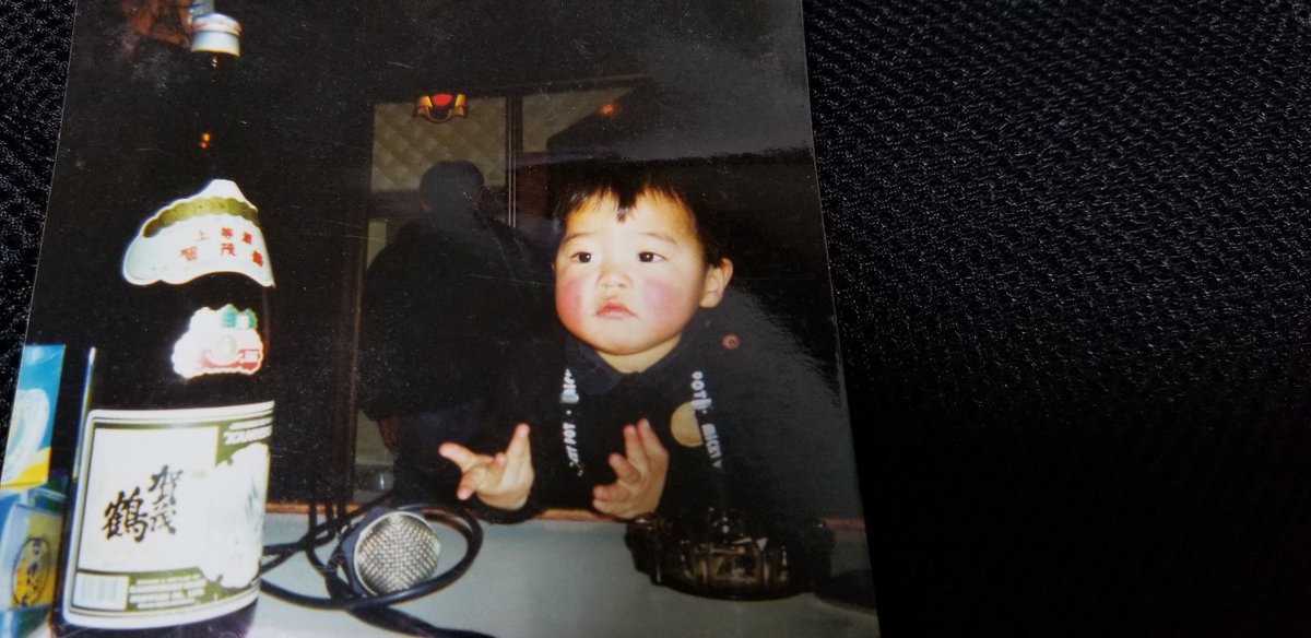 堀江瞬 ほりえしゅん 一気にやろうとするんじゃなくて少しずつ出来ることからやる という当たり前のことに気付いて今日はペットボトルを5本くらい捨てましたが こちらは相変わらず強盗に荒らされたみたいな部屋から発掘された 昔の写真です ほっぺ