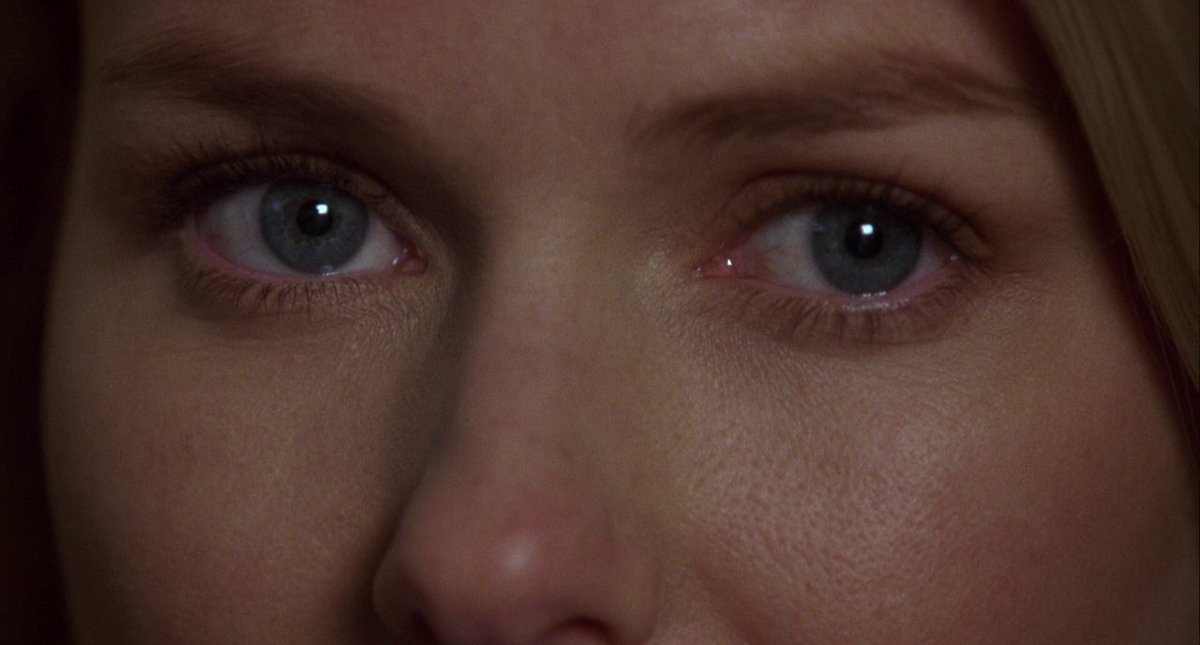 CinemaInFrames's tweet photo. MULHOLLAND DRIVE (2001)
Cinematographer: Peter Deming
Aspect Ratio: 1.85:1
Director: David Lynch https://t.co/N8JanVeUpp