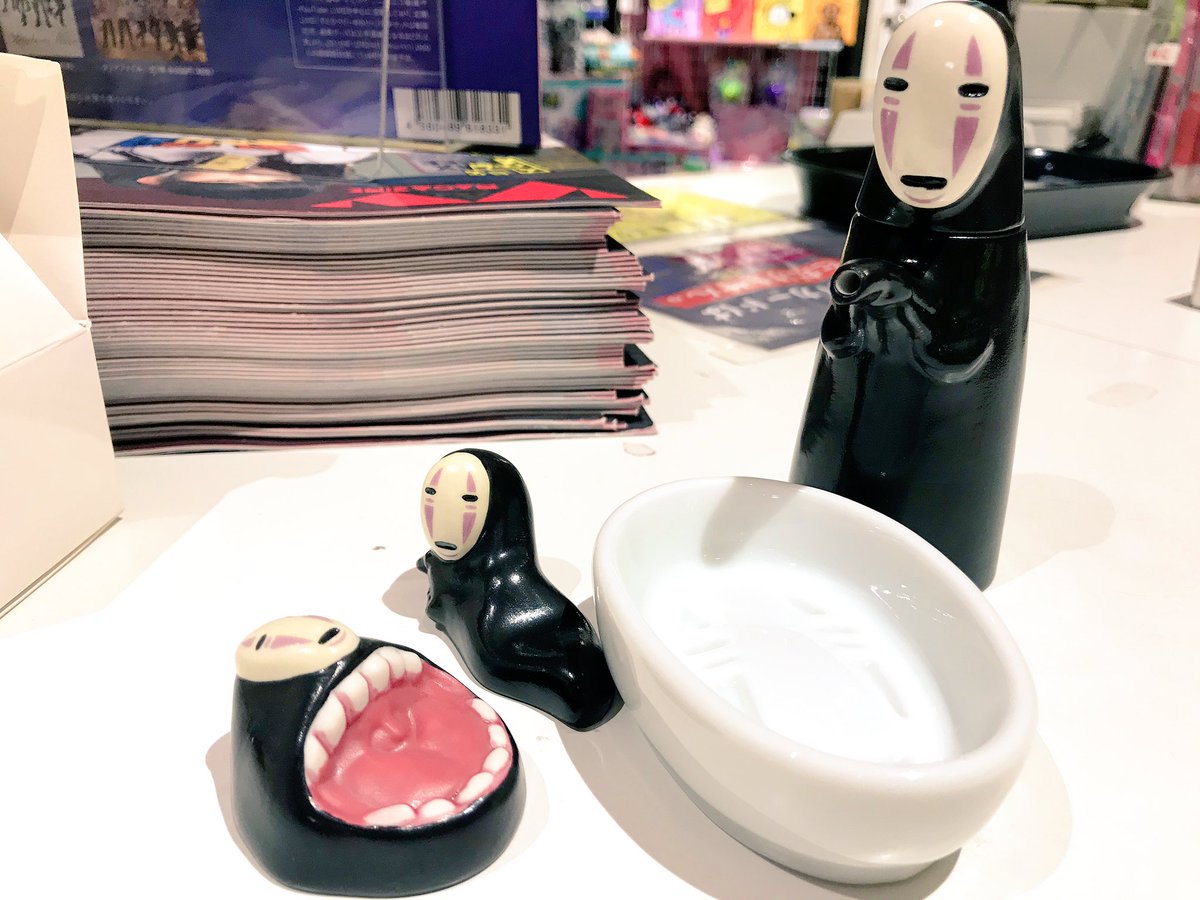 ヴィレッジヴァンガード秋田オーパ Auf Twitter ジブリ 今年1番のギャグセンが高い商品を紹介してもいいですか カオナシのキッチングッズが色々とありまして しょうゆ皿のインパクトがヤバい お寿司 お刺身をいっぱい食べるであろうシーズンなので ヴィレッジヴァンガード秋田オーパ Auf Twitter ジブリ 今年1番のギャグセンが高い商品を紹介してもいいですか カオナシのキッチングッズが色々とありまして しょうゆ皿のインパクトがヤバい お寿司 お刺身をいっぱい食べるであろうシーズンなので