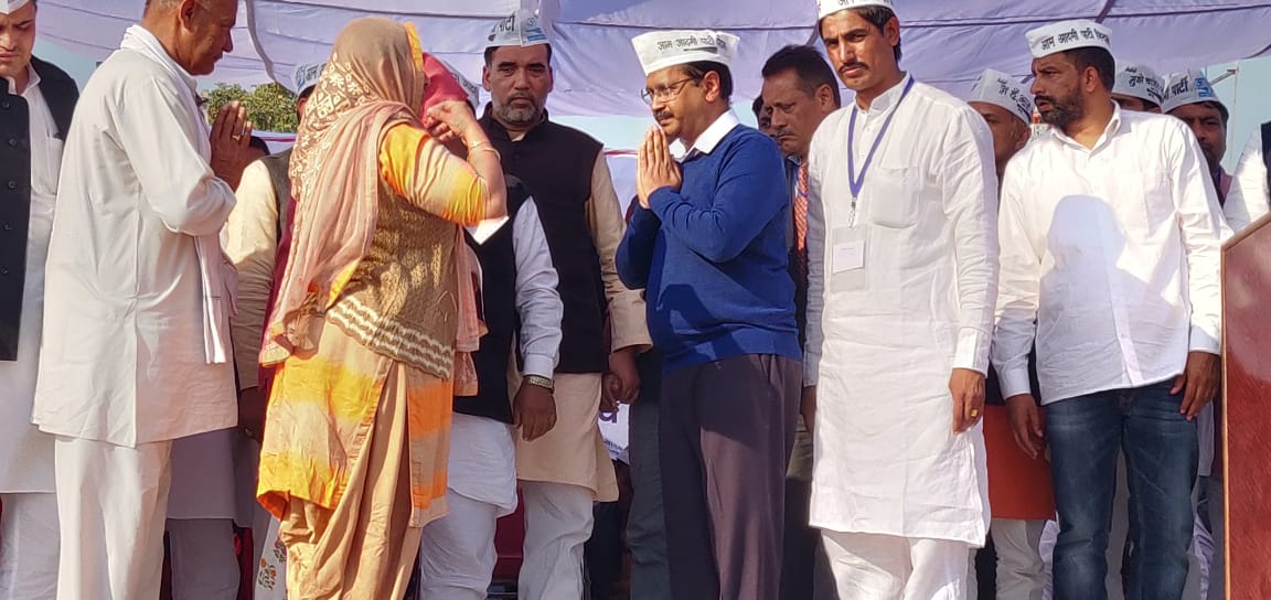 AapKaGopalRai's tweet photo. हरियाणा के सोनीपत में शहीद यशवीर मलिक और शहीद आनन्द सिंह के सम्मान में आयोजित @ArvindKejriwal जी की स्कूल-अस्पताल रैली में हरियाणा बदलाव की लहर। https://t.co/EvrtJQtBX4