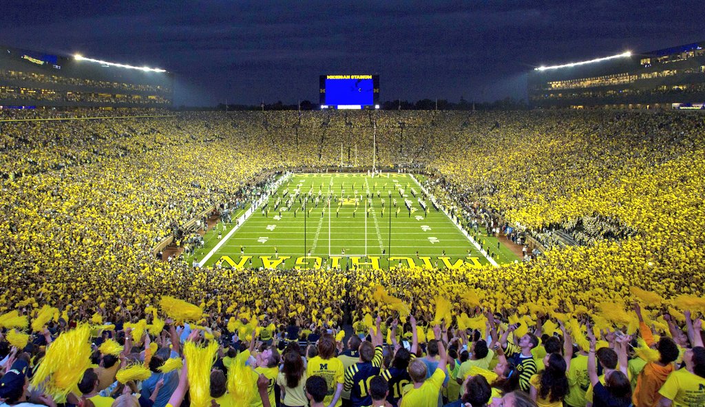 NestorConTilde's tweet photo. Colleges con más asistencia media como local este 2018:

1- Michigan (110.736)
2- Penn State (105.485)
3- Ohio State (101.947)
4- Alabama (101.561)
5- LSU (100.819)
6- Texas A&amp;M (99.844)
7- Texas (97.712)
8- Tennessee (93.022)
9- Georgia (92.746)
10- Nebraska (89.034) https://t.co/CSwf1zBYyW