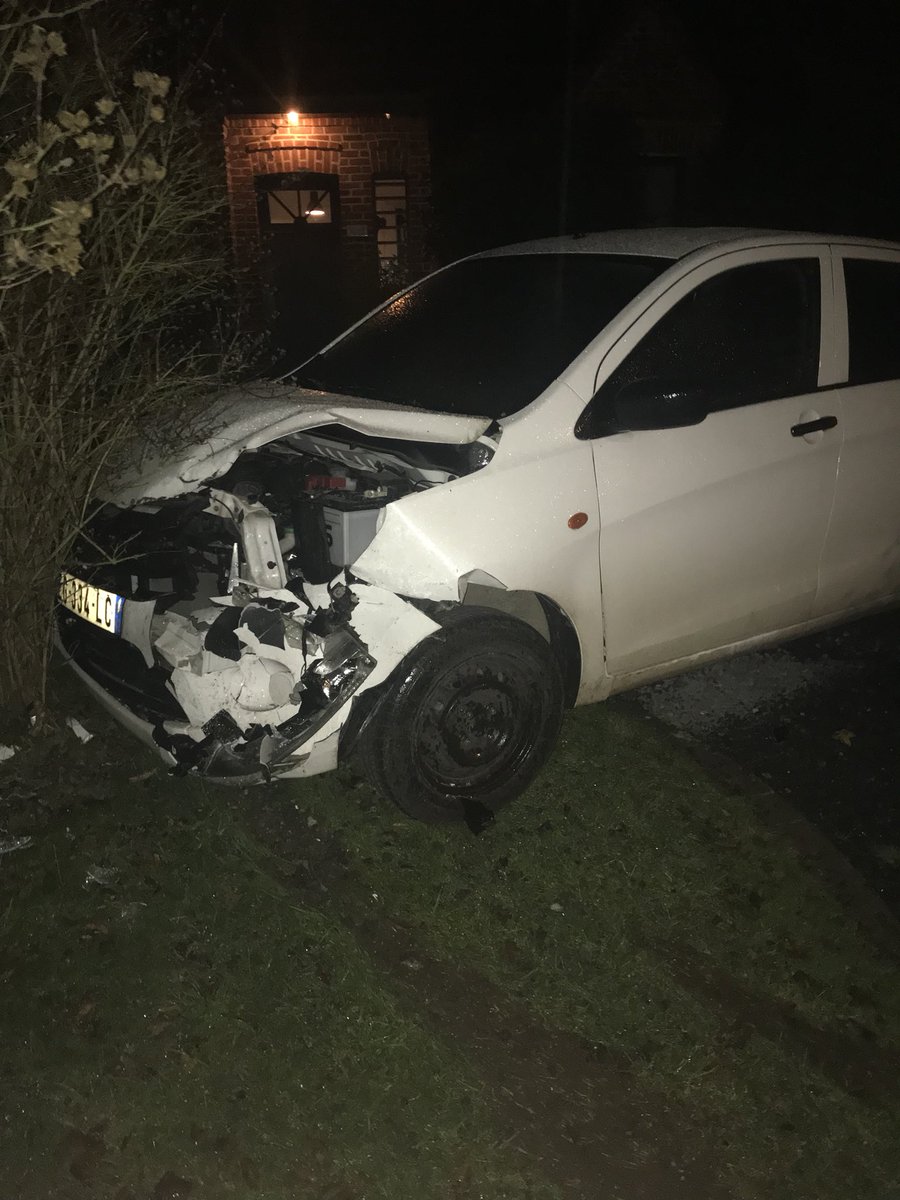 ChiarelliAlex's tweet photo. Recherche un 4x4-SUV de couleur noire ou bleu Marine qui transportait une remorque hier vers 18h30 aux alentours de Faumont-Coutiches ou dans le coin. Je me suis fait défoncer ma voiture qui était stationnée chez moi dans mon allée et cette personne s’est barrée. Aidez moi svp https://t.co/siSmDgUOQG