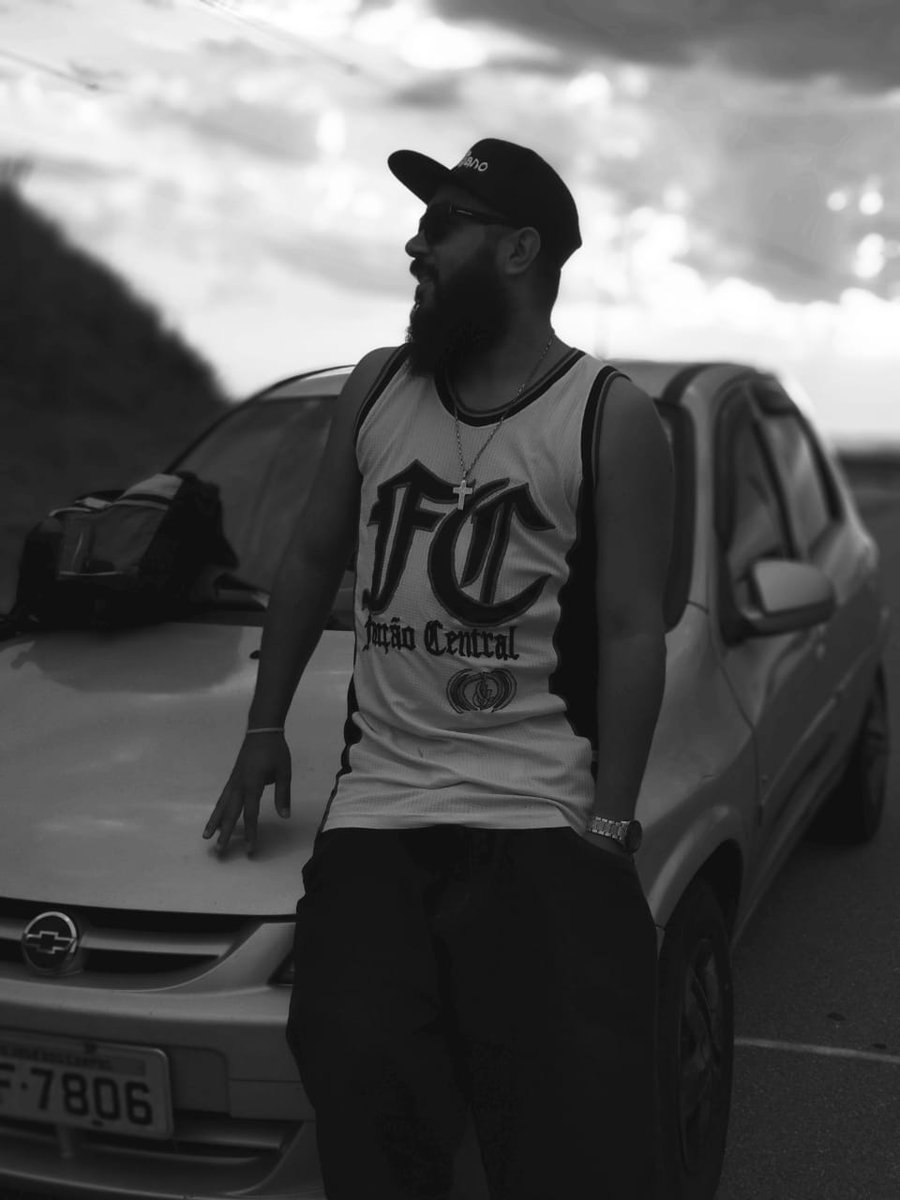 germanorapper12's tweet photo. Mais um dia de trabalho... logo sai o vídeo!
#germanorapper #sedi377 #barbeariadaleste #rapnacional #hiphop #estiloarabe https://t.co/of26IimBtI