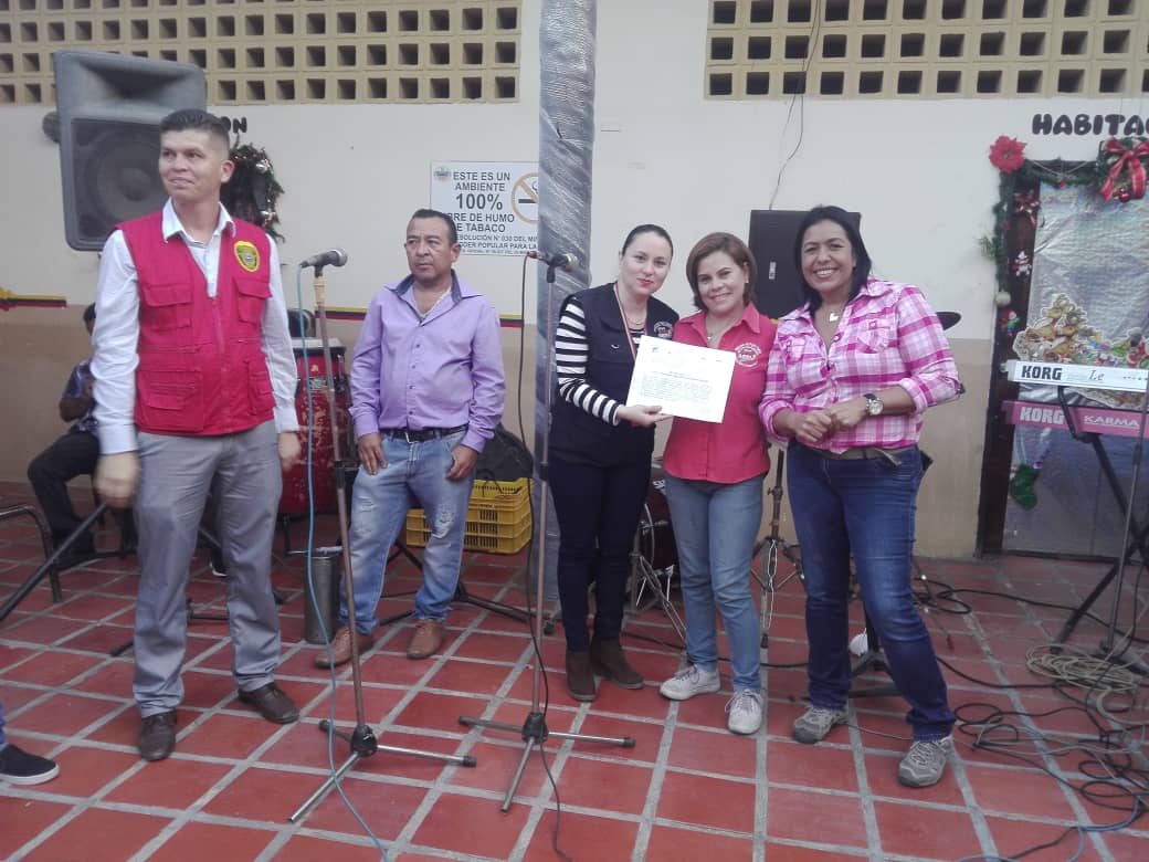 crsbarquisimeto's tweet photo. EXITO TOTAL Parrandon navideño del @crsbarquisimeto y @UTSOLara con la presencia de las excelentisimas viceministra mppsp @pili2021 y la directora de familia @ler1972 #Navidadesfelices #Recuperandotradiciones @mspenitenciario @irisvarela @POSPENITENCIARI @65Leudi https://t.co/QoGymDSf8i
