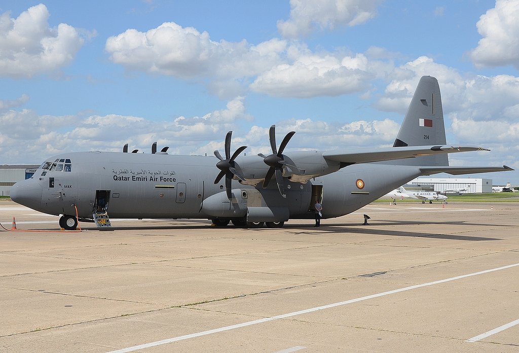 5472_nde's tweet photo. 12 Squadron of #QatarAF quite busy this morning over Qatar 1055z:
LHOB02 MAP C17A
LHOB1 MAN C17A
DEMA1 MAI C130J
DEMA124 MAK C130J https://t.co/7KBdJLjQZm