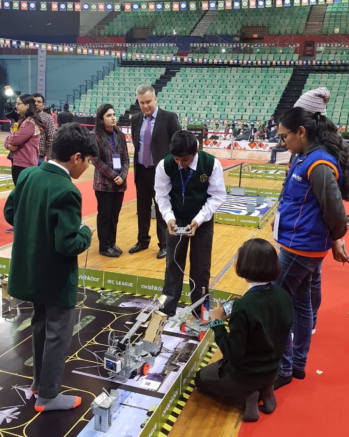 AvishkaarEdu's tweet photo. Chief Guest, Aleksey Shaposhnikov, Head of Science & Technology Section of Russian Centre for Science and Culture, checking out #IRCLeague in #CelebrateAvishkaar https://t.co/o6hKQYEb77