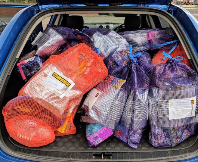 StephBeitzel's tweet photo. Day 3 of Wrap n Sack Fest at the #ElfSquad #ElfFactory at @PivotCity... Elf Sacks filled with new toys have now gone out to 344 kids in Geelong region... end goal 500+ by Fri 21/12. To donate toys or time (we need lots of both) please like the Elf Squad FB Page or DM me.  Thanks! https://t.co/5pNtHYdijs