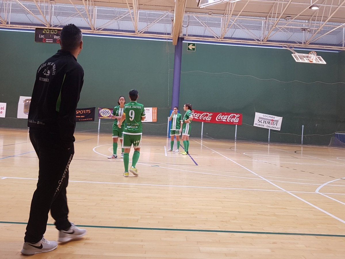 cidadeasburgas's tweet photo. Comienza el partido,salimos con Ana en la portería,María, Amelia,Clara y Sonia
Vamos equpipoo!!
@ACFSFfutsal https://t.co/nAvvx5CGYb