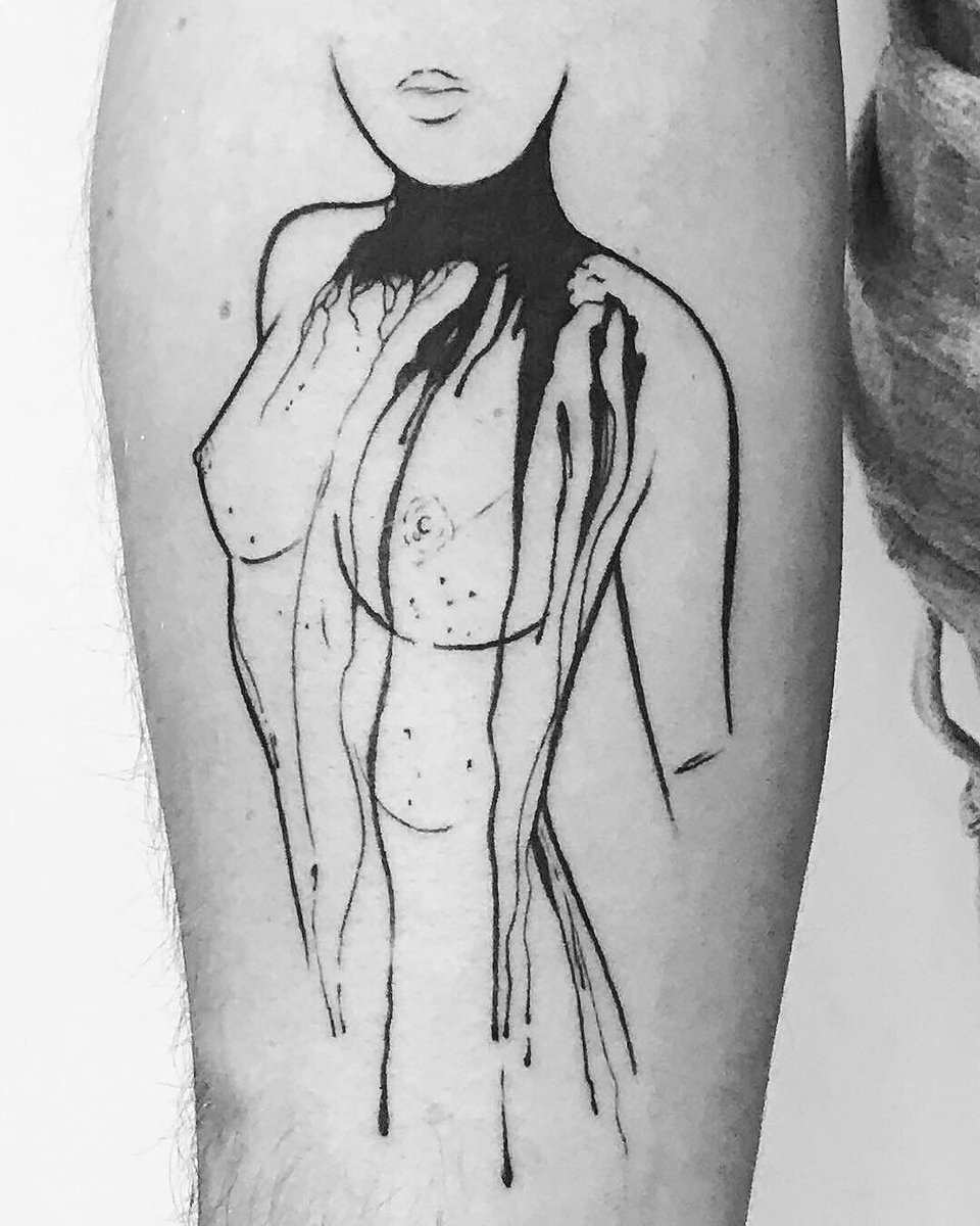 Valentement's tweet photo. Enfiiin je l’ai tatoué 😭🖤 https://t.co/SsQo40S2Hh