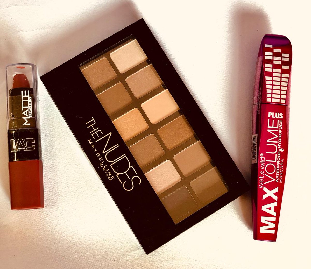 iforeveryng's tweet photo. Obtain Everyday Basic Look using this combo!!! Create versatile eye make up look With Maybelline Newyork Eyeshadow palette with combination of LA Color matte lipstick 💄And Pump up tha volume and Intensify your natural Lashes 🤗
#Maybellinenewyork
#Lacolor
#Wetnwild https://t.co/AoT5waURwO