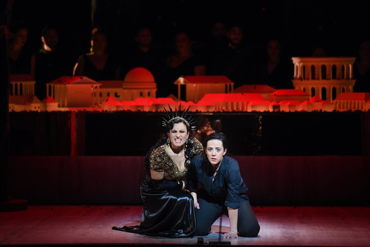 operaoviedo's tweet photo. ¿Arderá hoy Roma en el Teatro Campoamor?
#LaclemenzadiTito #Mozart
¡ESTRENO!
Entradas último minuto (15 y 30€) en la taquilla del teatro a partir las 12h. Menores de 26, todo el aforo al 80% de descuento. #Ven

📸: @carmelaremigio (Vitellia) y Daniela Mack @dcecima (Sesto) https://t.co/hrMW082ECv