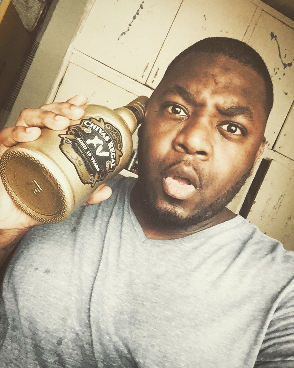 KingNano6's tweet photo. Chivas got me dripping in gold on a Sunday. Thank you for the kind gesture. #chivasxv #chivas #UnleashYourGold #SuccessIsABlend https://t.co/NtCjmq2cuM