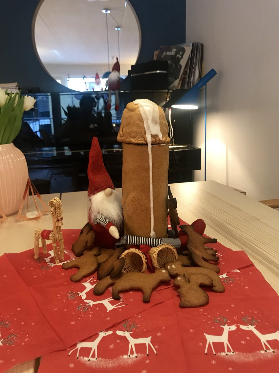 Årets pepperkakehus. Det skulle altså forestille Mumitårnet.....