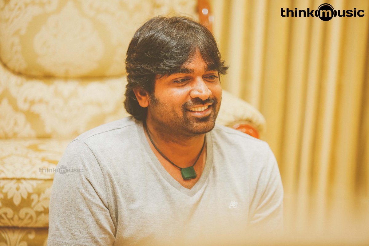 ArunSethu10's tweet photo. @VijaySethuOffl @trishtrashers @Premkumar1710 @govind_vasantha @MadrasEnterpriz @7screenstudio @proyuvraaj #75daysof96love #75DaysOf96TheMovie #96TheMovie https://t.co/tDZHSrEk4C