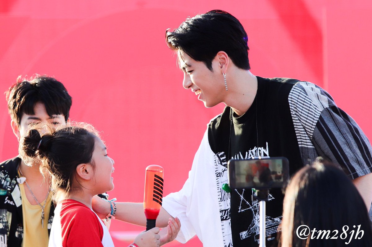 Big baby with a small baby  #JUNHOE  #JUNE  #iKON  #구준회  #준회  #아이콘  #ジュネ