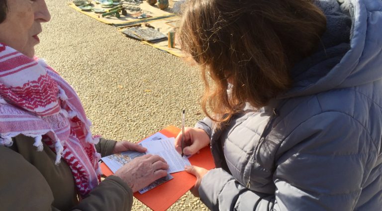 Campagnebds's tweet image. Article d&apos;@objectifgard sur l&apos;action visant l’assureur @AXA complice du régime d&apos;apartheid israélien, vendredi dernier à Nîmes, dans le cadre de la semaine de mobilisation nationale de la Campagne BDS France. bit.ly/2GjTvq6
#AXAComplicity #EmbargoContreIsraël