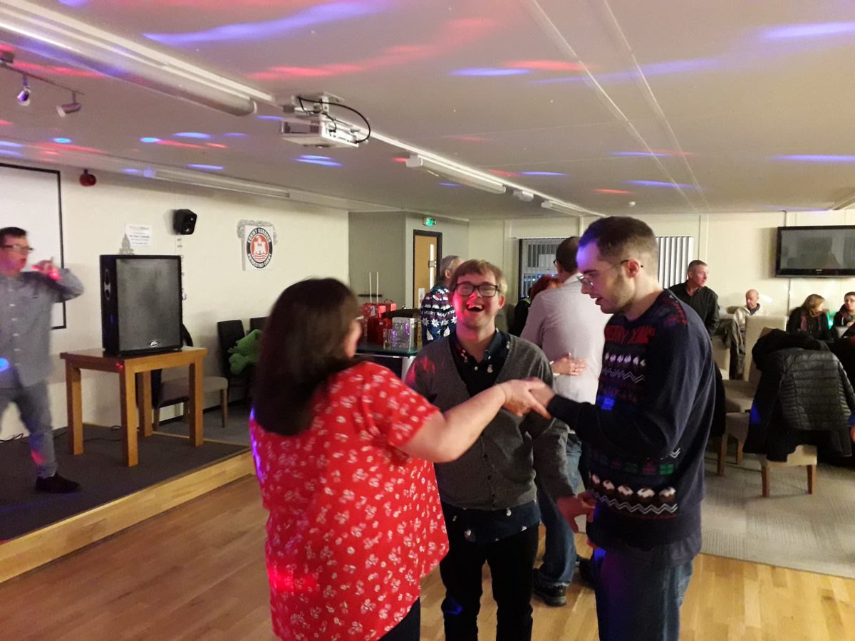 kellydaviesva's tweet photo. Well we can safely say our Saturday morning #WalkFootball group had a great time at their 1st XmasParty @ConwyBoroughFC on Friday night @colindavies57 @davidwansbrough you’ve made friends for life I think 💚 @FAI_MTAC https://t.co/TEBAnYFkM2
