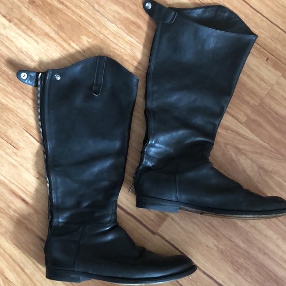 rockethulsey's tweet photo. So good I had to share! Check out all the items I'm loving on @Poshmarkapp from @MorganJ40978450 #poshmark #fashion #style #shopmycloset #alexandermcqueen #majestic #carrini: https://t.co/LeswNneVsY https://t.co/vdCGKLijl5