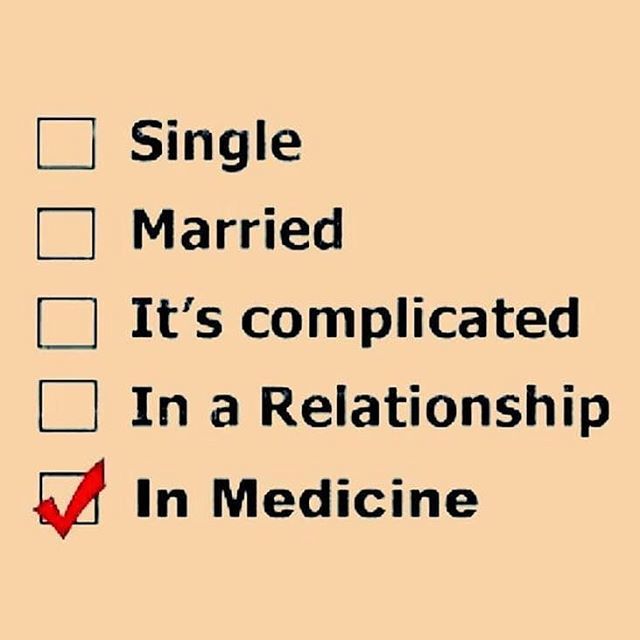 jungmediziner's tweet photo. Wenn man Prioritäten hat! 🤗😂🏥 #jungmediziner #medizinstudentin #medizinstudent #medicine #medicinestudent #medizin #meduni #medat #studium #medizinstudium #krankenhaus #kkh #surgery #medlife #relationshipadvice #relationshipgoals👫 #beziehung #beziehu… https://t.co/qqijBkPueZ https://t.co/kKaFjXgDUV