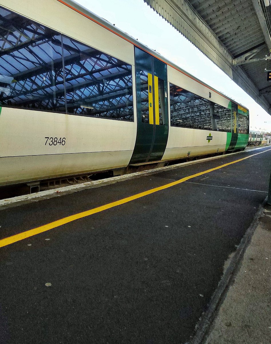 Chris_Vowles1's tweet photo. London bound (shot on the razer phone 1)
 #RazerThreeUK #RazerPhone2 #RazerStudioThree 
@ProSyndicate @karlhandforth https://t.co/SUKWAj4S4b