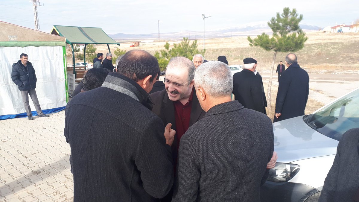 tusbabeltr's tweet photo. Her vakit vatandaşlarımızla birlikteyiz. Belediye Başkanımız Doç. Dr. @fevziozgokce, #mermit ailesinin yanında bulunarak acılarına ortak oldu. @RT_Erdogan @TCMeclisBaskani @mehmetozhaseki @fuatoktay06 @ahmetcakir44 @irfankartal_65 @OsmanGulacarTR @ArvasAbdulahat @kayhantoglu https://t.co/C3uovC8vVJ