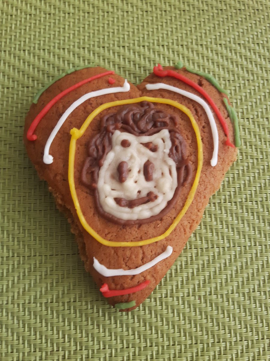 Réka, aki nem magas, csak Pisti túl alacsony 🕶 tweet media