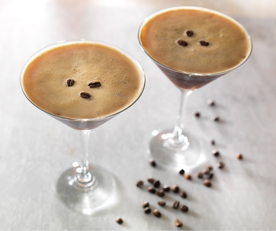 oxcastlequarter's tweet photo. Tired out from #ChristmasShopping @WestgateOxford? Pop to @oxcastlequarter for great places to eat &amp; drink @OxfordSlug @PizzaExpress @love_prezzo @1855oxford @CastleyardCafe, historical attractions @OxfordCastle &amp; a uniquely atmospheric hotel @TheOxfordMal https://t.co/xNDcc3rIH5 https://t.co/LavDf9jTBK