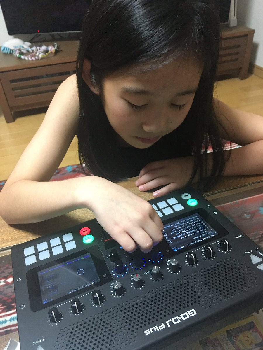 To_Monkey's tweet photo. GODJを与えてみた。オートシンクなのでまずはヘッドフォンなしで。意外とセンスあるかもー。#dj #godj #長女 #dmx #nelly #2pac #rumdmc #ダンスで挫折したらDJという道もある https://t.co/pUodsgBjTV