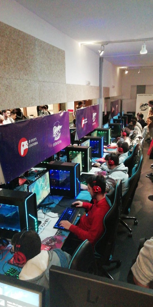 ludurium's tweet photo. Tenemos las arenas a 🔥 con el torneo de #leagueoflegends.
Gracias a @juventudsantander por hacer un año más el #swsdr 👏👏👏
Y gracias a @eSportsCant por llevarlo a cabo 💪 https://t.co/WT02GIF5Fs