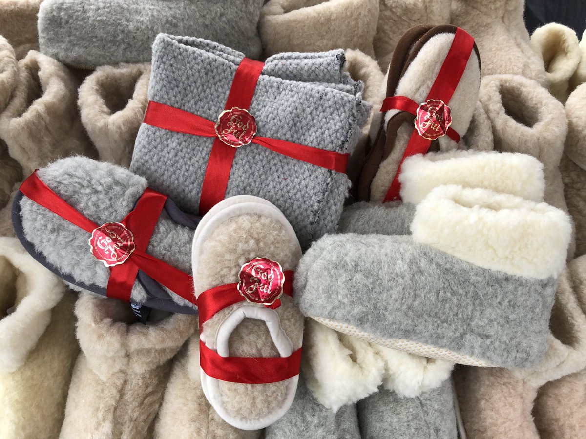 GoodWoolGoods's tweet photo. 🐑❤️🎁 https://t.co/cFIk1zCyFn🎄🎁🐑 #ulltofflor #sigtuna #ullhalsduk #mysigt #gosigt #julmarknad #sigtunajulmarknad  #julenärsnarthär #riktigtbrapris #julstämning #varmafötter #mysigt #merinoull #present #bästajulklappen #bästapresenten #julklappstips #inspiration https://t.co/5ddCm3od7P
