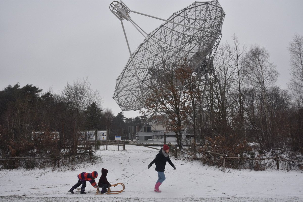 radiotelescoop's tweet image. De eerste sneeuw op het Dwingelderveld!