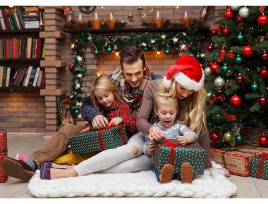 slumbersacuk's tweet image. Get into the Christmas spirit with our list of Christmas activities that the whole family can enjoy. Read the blog&amp;gt;&amp;gt; bit.ly/2PzIosz
#familyfun #christmasgames #mummyblog