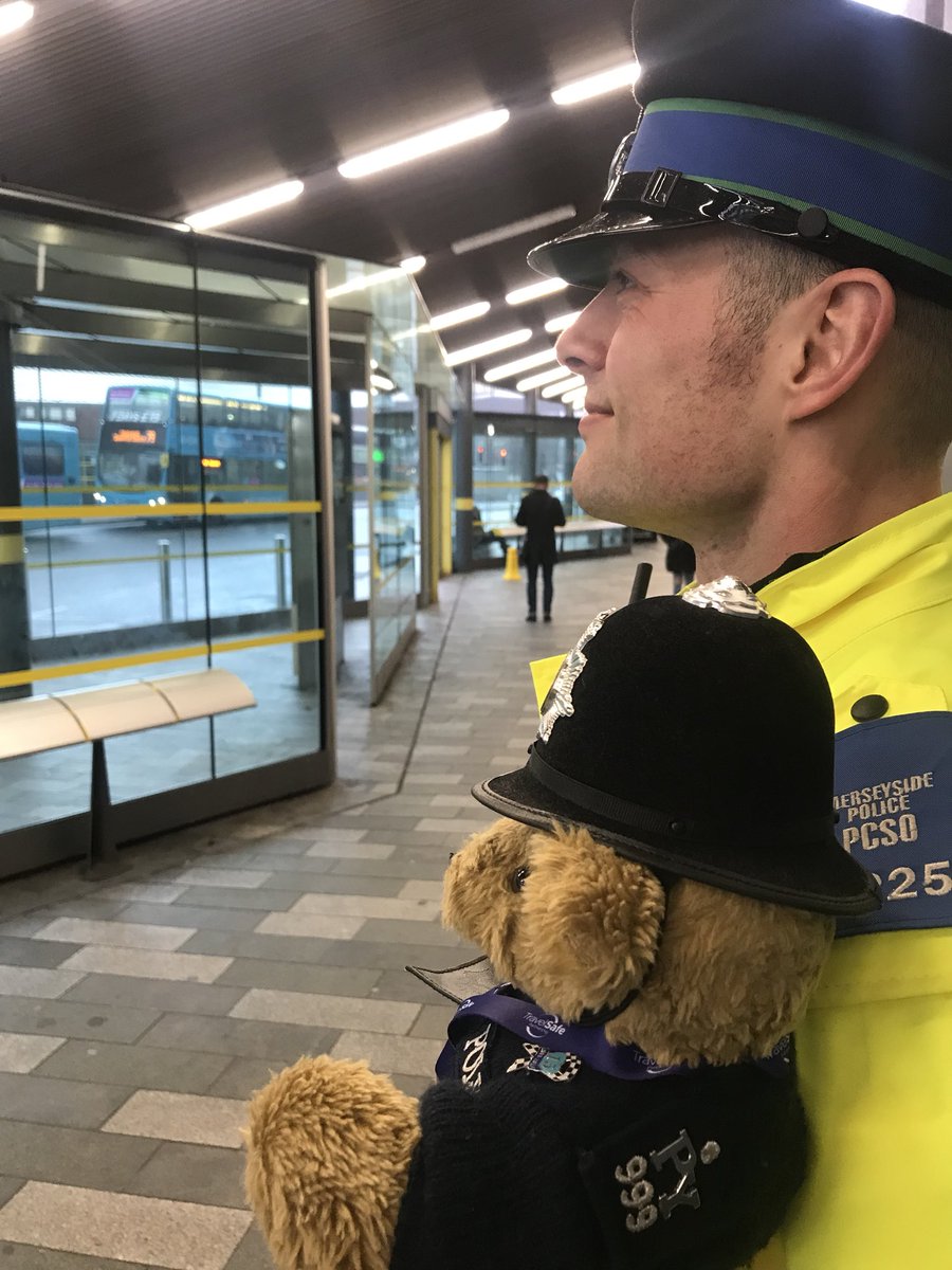 TravelsafeS's tweet photo. This afternoon @PCEdwardWalker @UK_COPS will be out on #Christmas enforcement in #Liverpool @MerPolCityCen with our @Merseytravel #Travelsafe ensuring traffic keeps moving. Only buses should use the bus stop 🚌🚓 Then hopefully meet our Armed Response patrol @ #ChristmasMarket https://t.co/lYwPNl9kwP