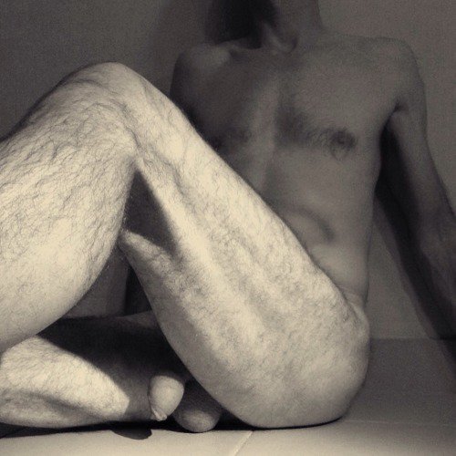 fuckyeahhotguy's tweet photo. Happy Naked! https://t.co/pgNZXXv9ic
