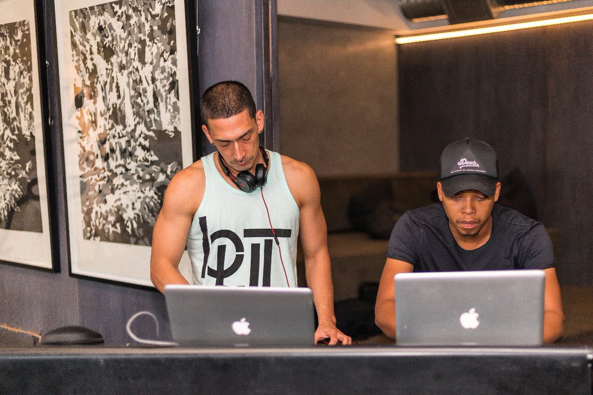MOTUS_SA's tweet photo. Batho ba rona!! 🙌
Shout out to @tha_muzik for the dope set. 
@akio_kawahito is handling things right now. We were never ready! 💃

#MOTUSatMESH #ArtisticInspiration #SundayFeels https://t.co/W0rpW1lq7U