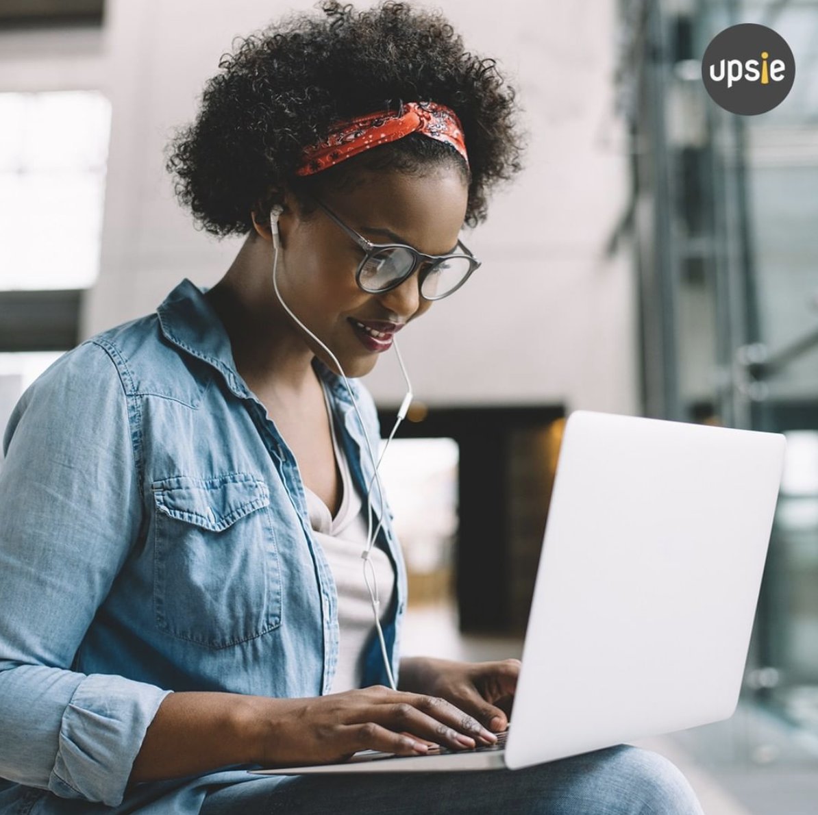 Techstars's tweet photo. Instead of giving more stuff this holiday season, give @upsie (Techstars Class 108) to protect what you already have! Learn more about this affordable warranty option on the Techstars Gift Guide https://t.co/jH0CXRazWD #shopstartup https://t.co/Cr4eW1H5bX