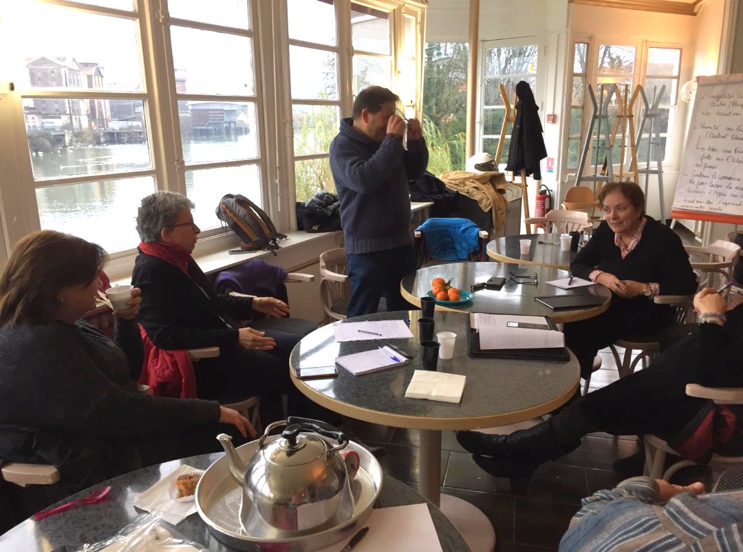 Pr1tempsCorbeil's tweet photo. Ce dimanche le Printemps s’est réuni pour une journée de travail et de formation intense. L’objectif? Réfléchir aux outils qui permettront de construire un projet de ville avec les principaux intéressés : les habitants. #DemocratieParticipative #Ville #CorbeilEssonnes https://t.co/CLbAuXQCcE