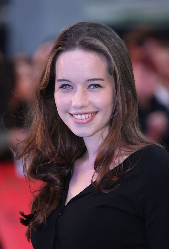 Happy birthday our queen anna popplewell 