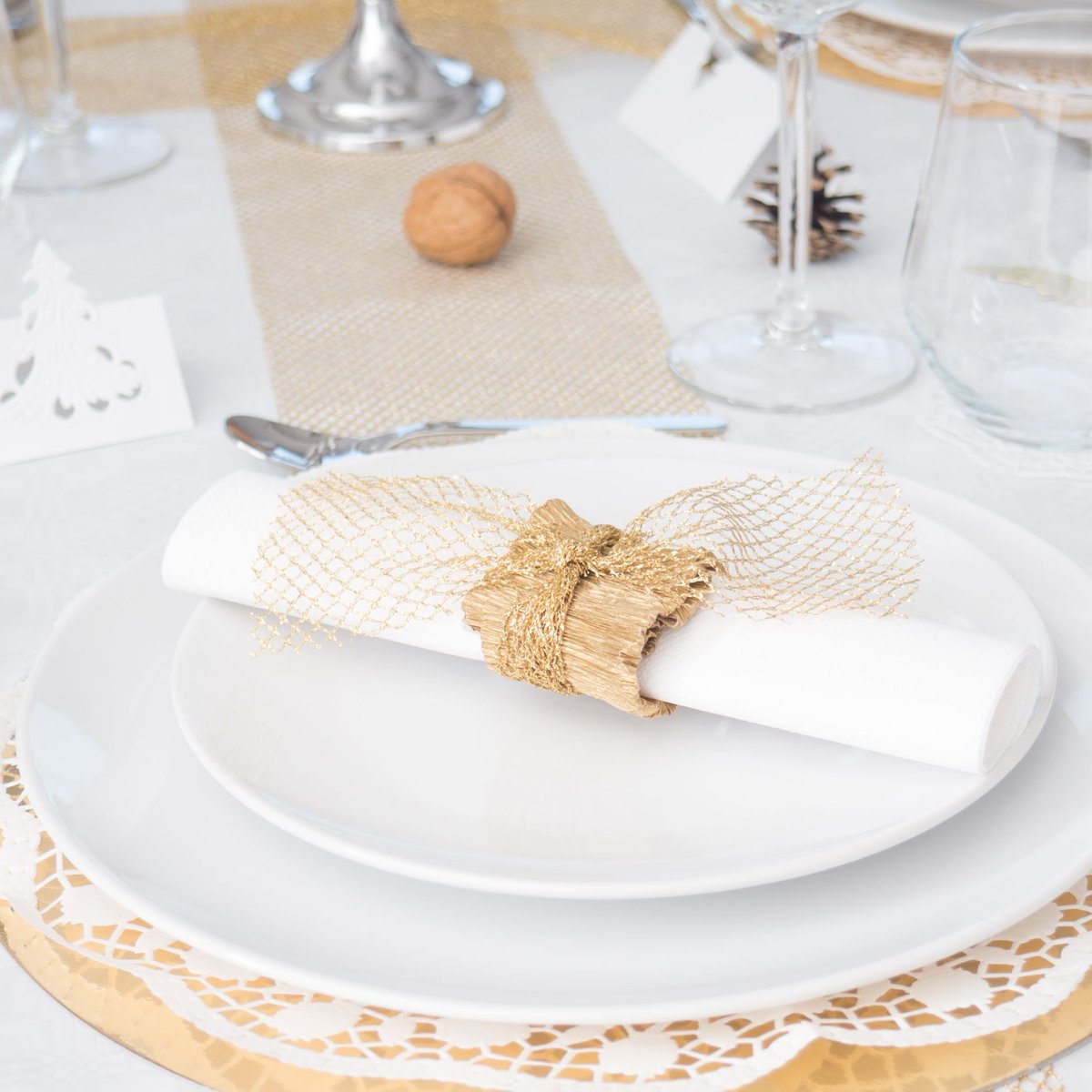 Demmler_GmbH's tweet photo. Edler gedeckter #Weihnachtstisch, in den Farben gold und weiß! Alles und noch mehr gibt es in unserer #Weihnachtswelt. -- A perfect noble golden and white themed #Christmas #tabledecoration! All products can be found in our Christmas world. https://t.co/31VsvjxvTa https://t.co/U06j71x5UI