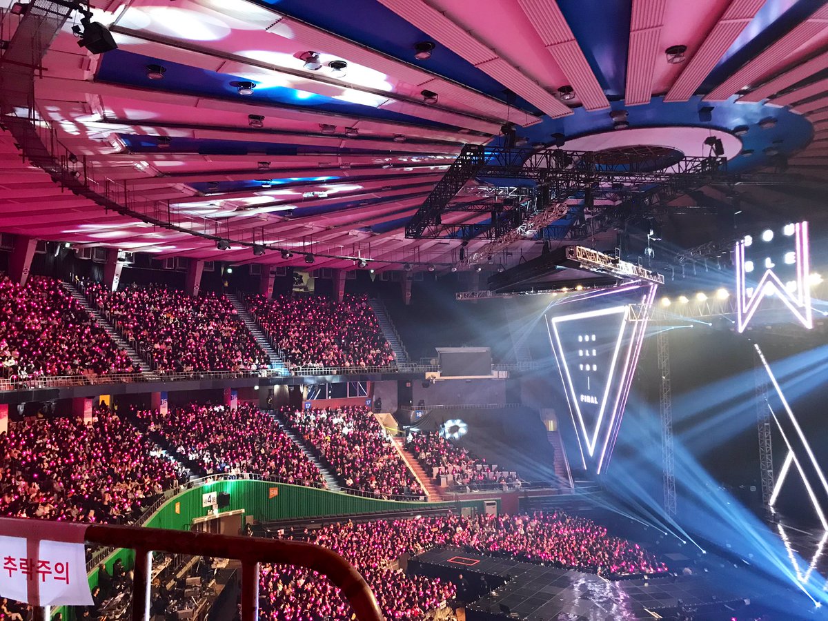 svtlaia's tweet photo. Nu’est se merece todo lo bueno de este mundo y después de todo lo que han sufrido, vivir esto es aún más emotivo. Estoy muy orgullosa de ellos. @NUESTNEWS #DOUBLEYOU_FINAL #NUESTW https://t.co/7jAvpW2T9G