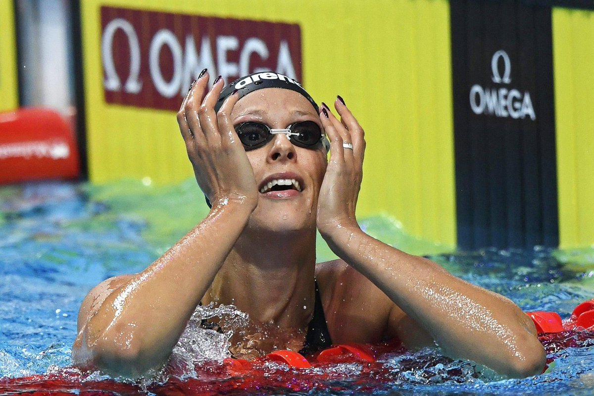 ItaliaTeam_it's tweet photo. BRONZOOOOOO! 💙

Margherita #Panziera, Martina #Carraro, Elena Di Liddo e @mafaldina88 terze nella finale della 4x100 mista! 🥳

RT per l'ultima medaglia italiana ai Mondiali di Hangzhou! 

#ItaliaTeam #FINAHangzhou2018 https://t.co/Pu8y2Bw0yH
