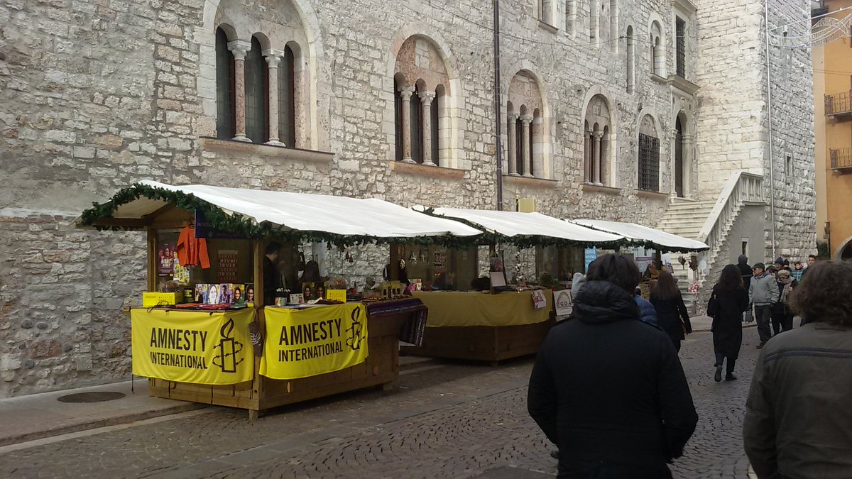 Oggi siamo tutto il giorno al mercatino in via Garibaldi, dietro il Duomo. Passate a trovarci!