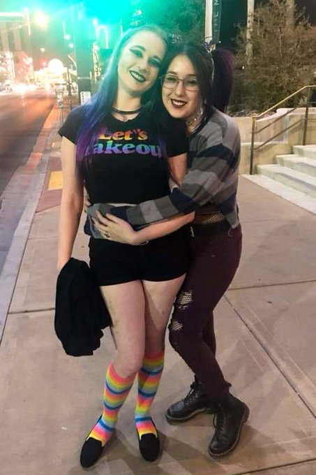 3 pic. Some photos from #VegasPride with @DangerNinja, @kittykyle9, and my friend Tess 🏳️‍🌈🖤 https://t