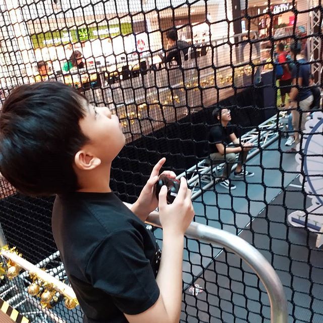 KellerTeh's tweet photo. I flew a drone through 4 hoops!
#psinvaders
#droneflyingisaddictive
#drone https://t.co/vcFYrqGbDG