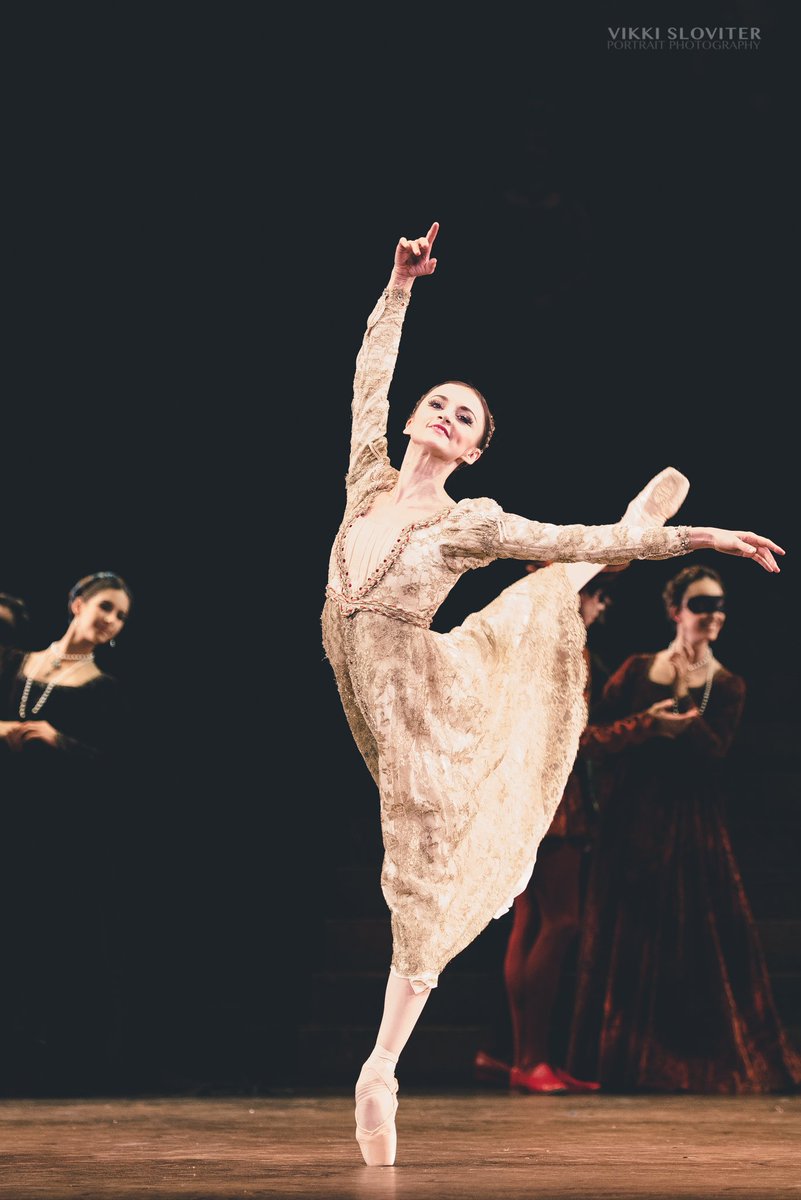 CTBallet's tweet photo. This years’ #ctballet #nutcracker features @paballet #principaldancer Oksana Maslova as the Snow Queen 12/16 @PalaceStamford Theatre https://t.co/H9d2q0FEFO https://t.co/HyAfjwySqr