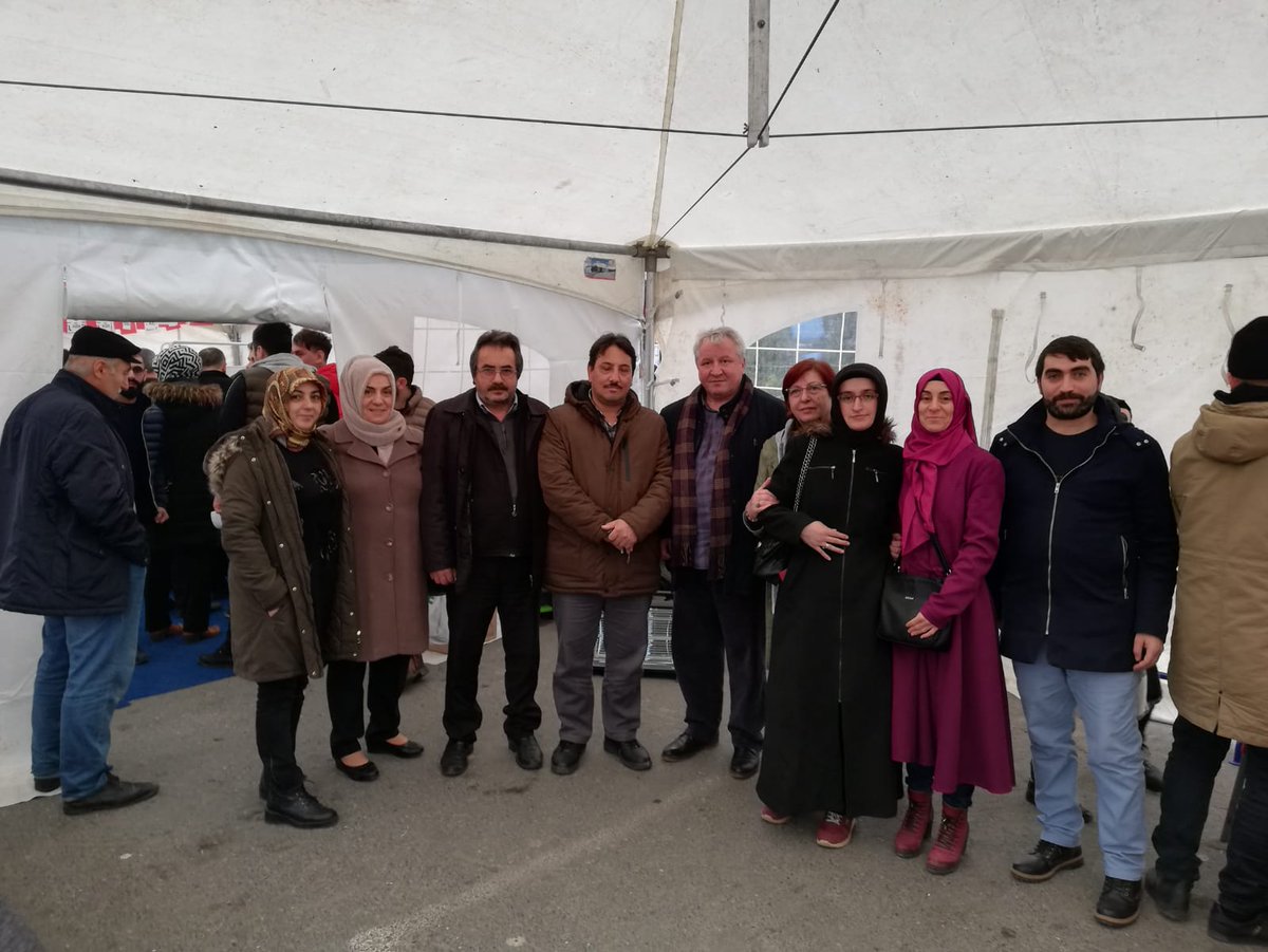 Taşdelen mahalle yönetimi olarak Kızılay çadırını ziyaret ederek gençlik kollarımıza destek olduk.