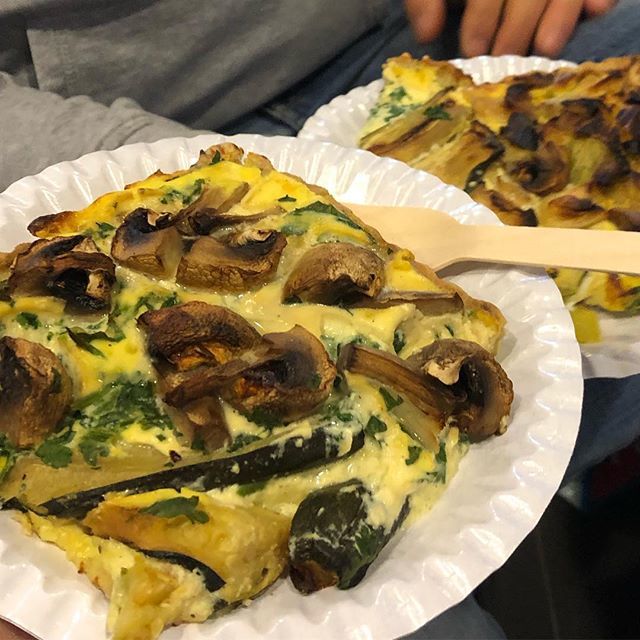 CreaForWeb's tweet image. On se régale maintenant avec une tarte verte. Mmmmmiiiiaaammmm